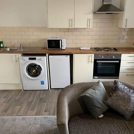 Fully Equipped Kitchen, Double Room Neath Eksteriør bilde