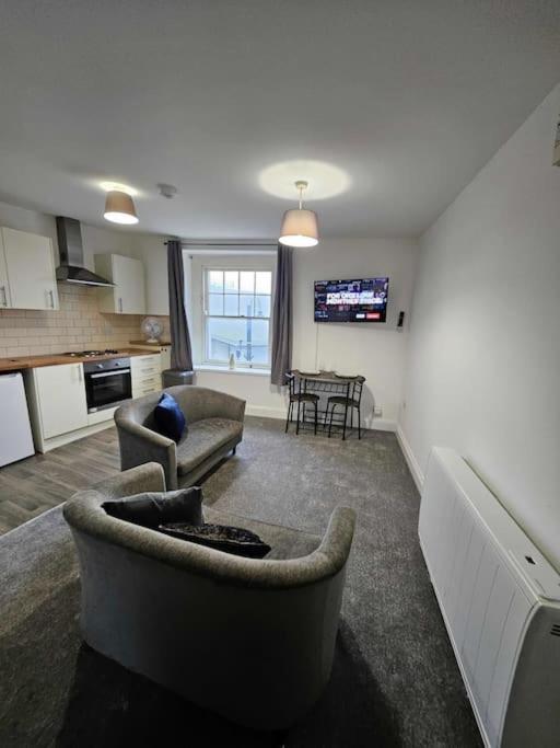 Fully Equipped Kitchen, Double Room Neath Eksteriør bilde