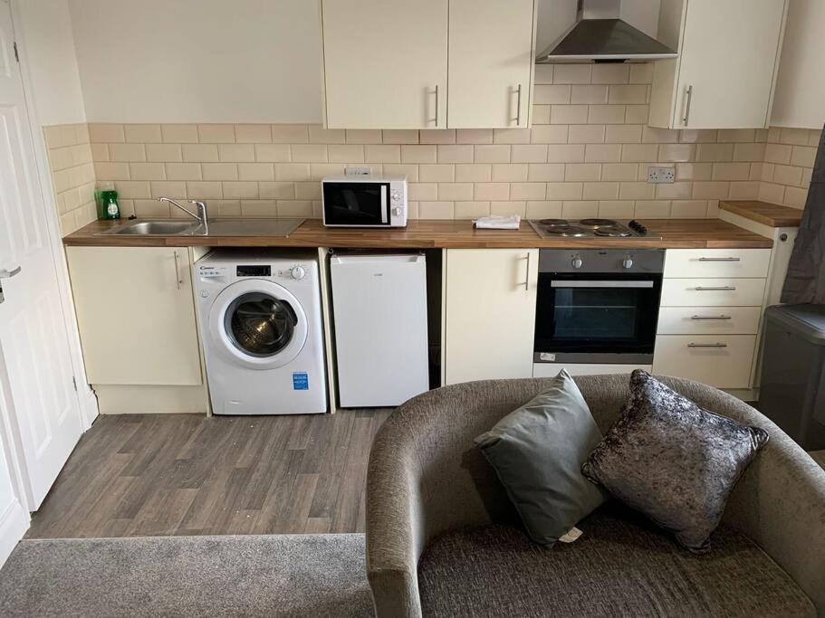 Fully Equipped Kitchen, Double Room Neath Eksteriør bilde
