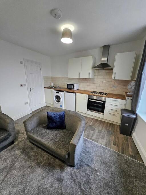 Fully Equipped Kitchen, Double Room Neath Eksteriør bilde